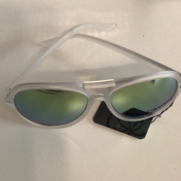 Claire’s Sunglasses, Chocker Set & Hair Ties New - Picture 4 of 4